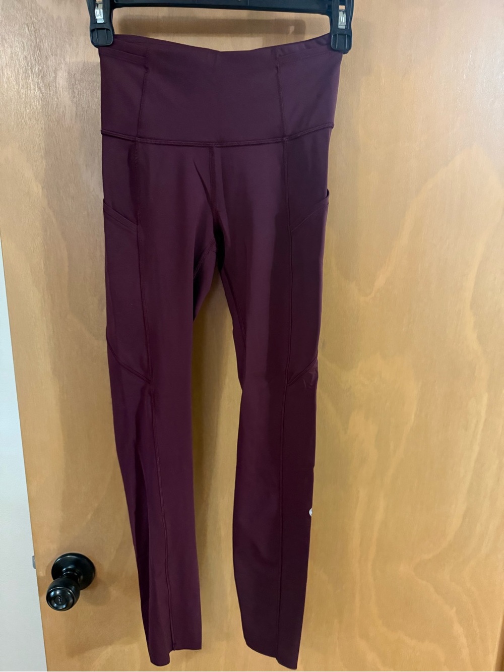 High-Waist Performance Leggings in Burgundy